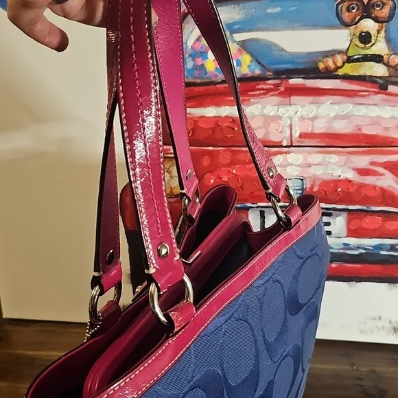 Coach Laura Kisslock 14940 GUC - Picture 6 of 12